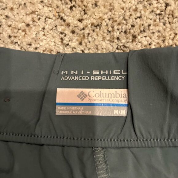 Women's Columbia Gray Shorts - Picture 2 of 2